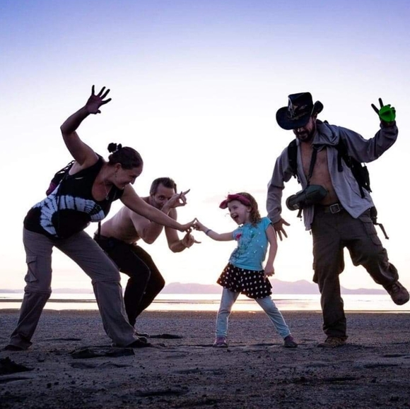 Meet your Posher, Jessica - Picture 2 of 3